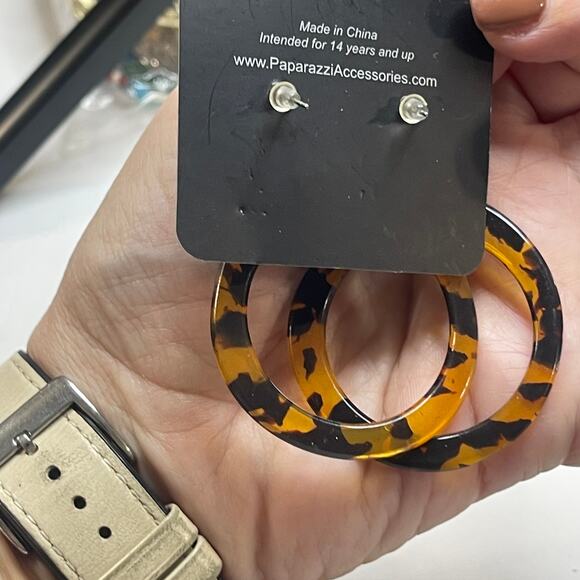 Set of three pairs of earrings tortoise gold tone dangle style boho trendy - Picture 5 of 9